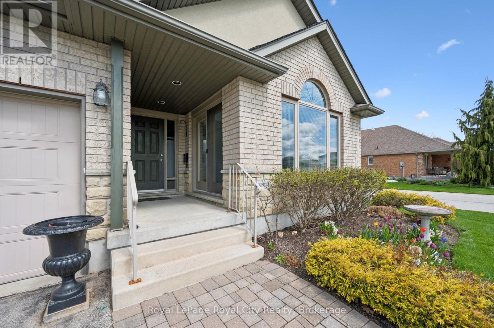 












19 - 27 ELKIN COURT

,
Centre Wellington (Fergus),




Ontario
N1M0A6


