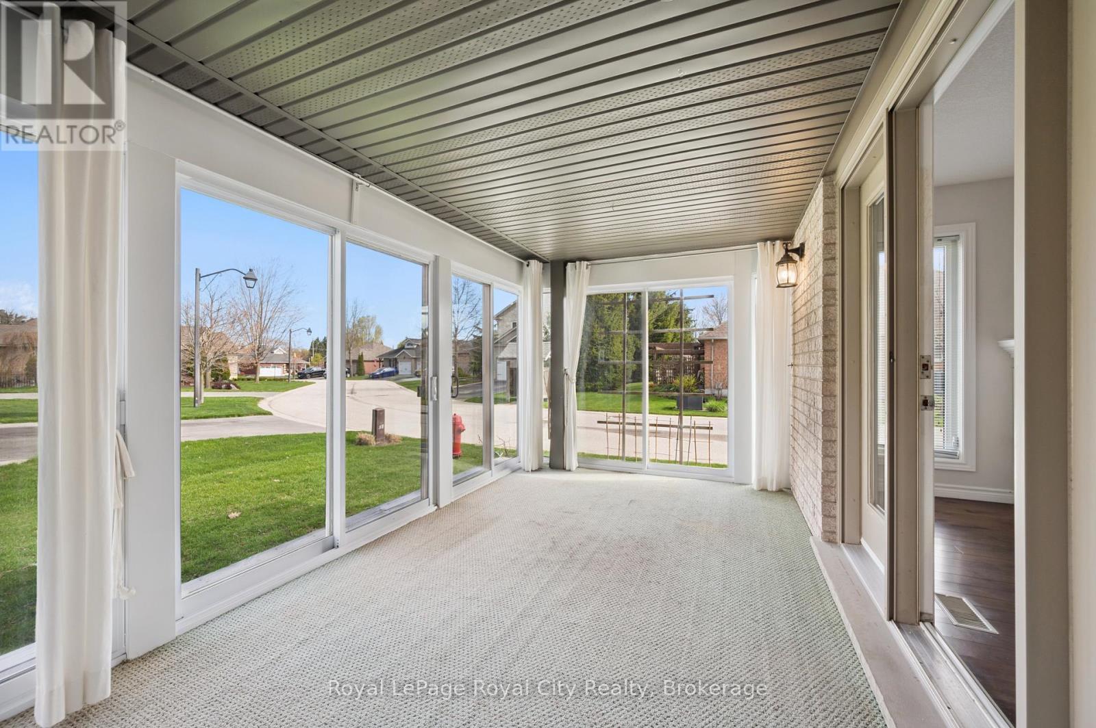 












19 - 27 ELKIN COURT

,
Centre Wellington (Fergus),




Ontario
N1M0A6


