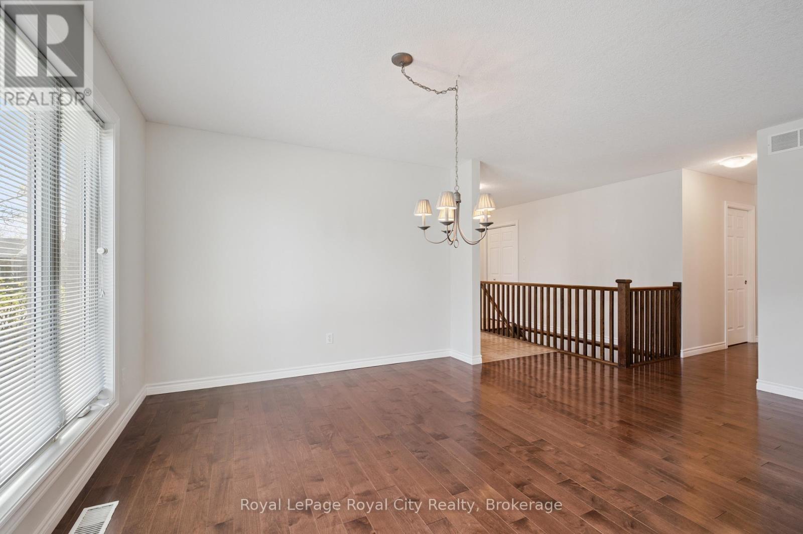 












19 - 27 ELKIN COURT

,
Centre Wellington (Fergus),




Ontario
N1M0A6

