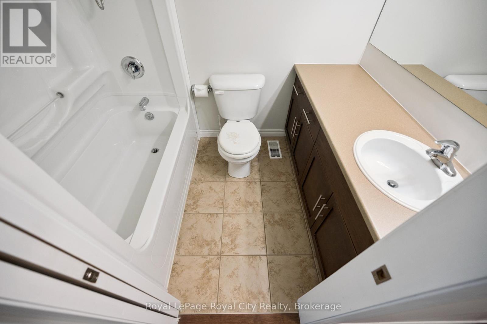 












19 - 27 ELKIN COURT

,
Centre Wellington (Fergus),




Ontario
N1M0A6

