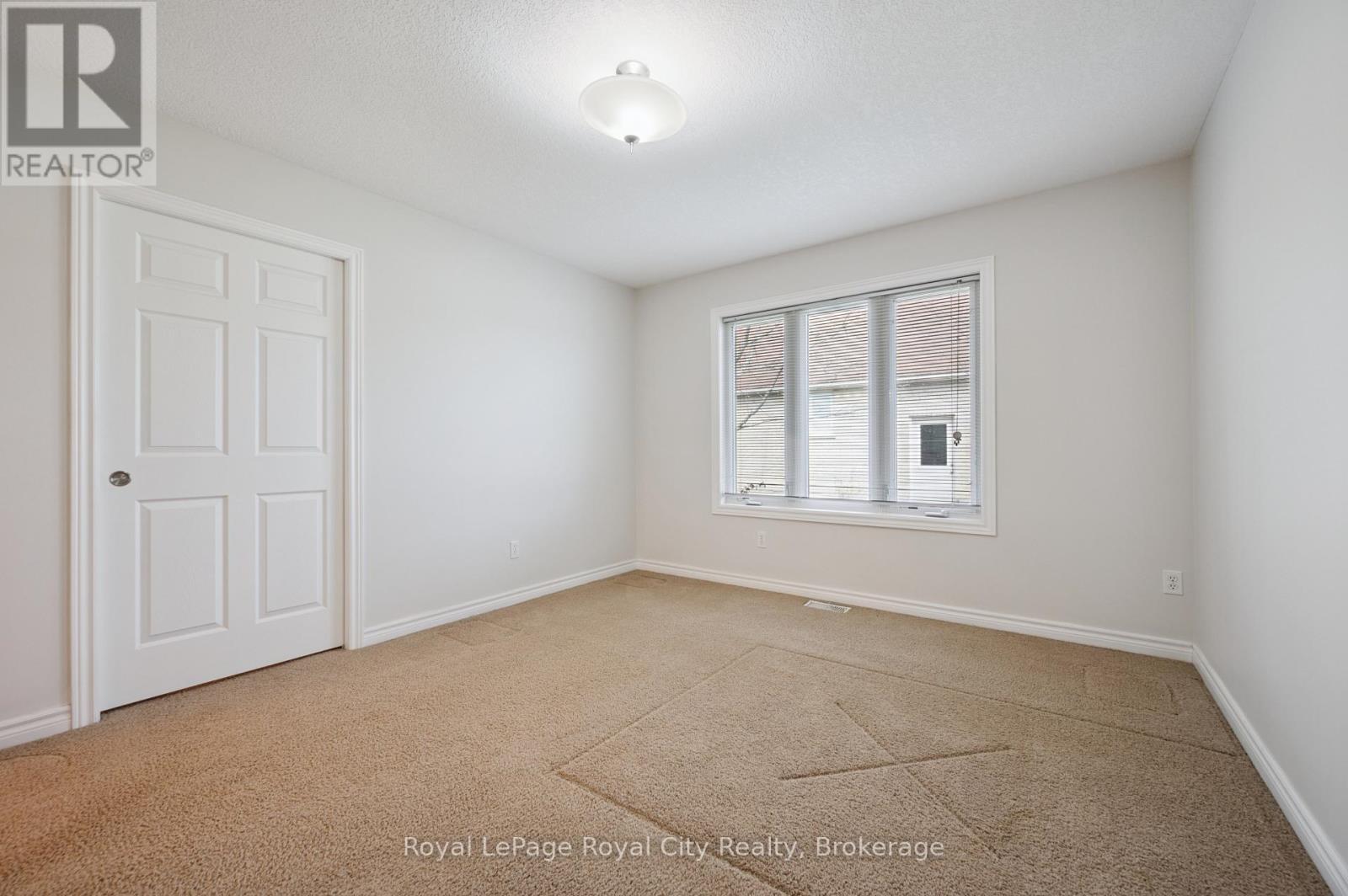 












19 - 27 ELKIN COURT

,
Centre Wellington (Fergus),




Ontario
N1M0A6

