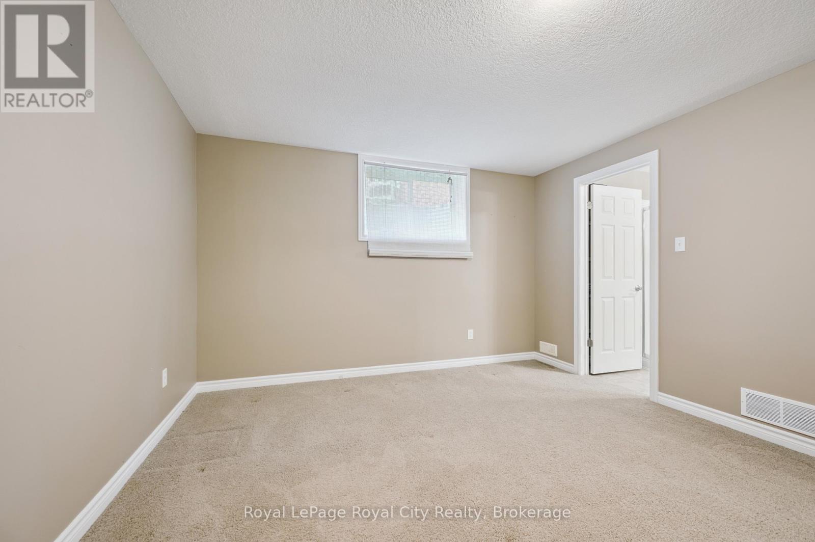 












19 - 27 ELKIN COURT

,
Centre Wellington (Fergus),




Ontario
N1M0A6

