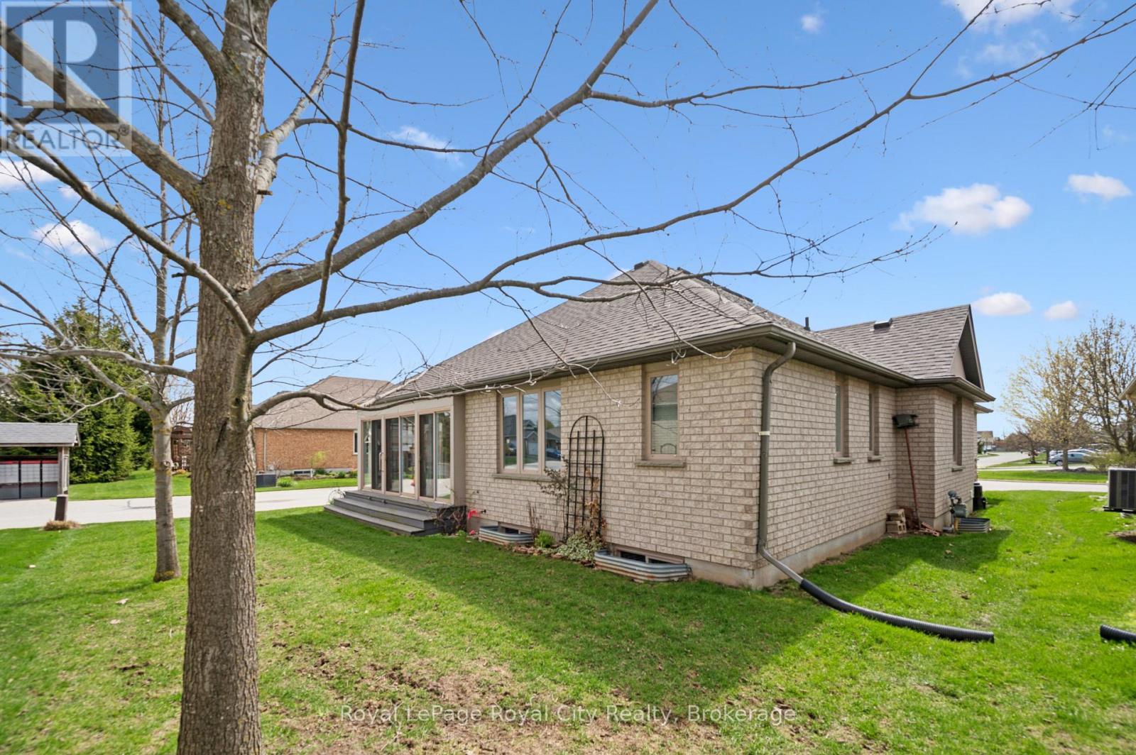 












19 - 27 ELKIN COURT

,
Centre Wellington (Fergus),




Ontario
N1M0A6

