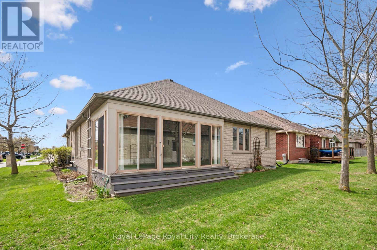 












19 - 27 ELKIN COURT

,
Centre Wellington (Fergus),




Ontario
N1M0A6

