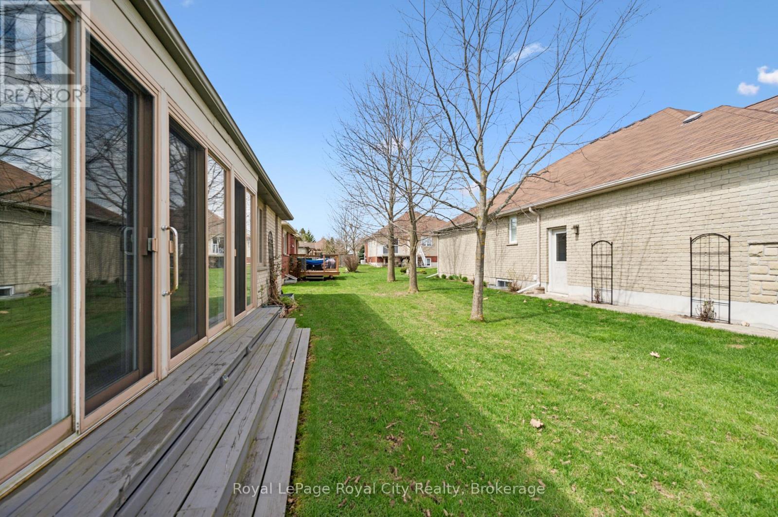 












19 - 27 ELKIN COURT

,
Centre Wellington (Fergus),




Ontario
N1M0A6

