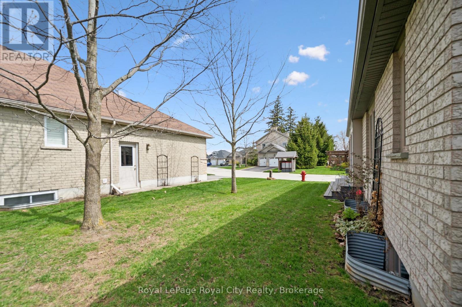 












19 - 27 ELKIN COURT

,
Centre Wellington (Fergus),




Ontario
N1M0A6

