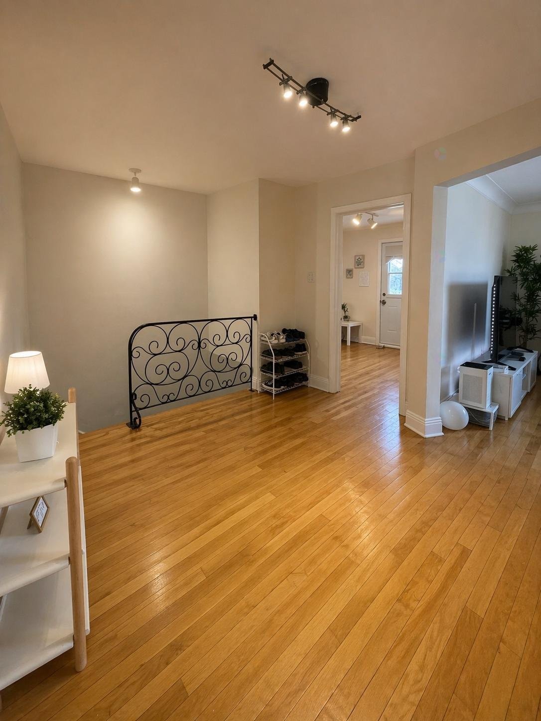 









5140

 - 5142


Av. Bessborough

,
Montréal (Côte-des-Neiges/Notre-Dame-de-Grâce),




QC
H4V2S4

