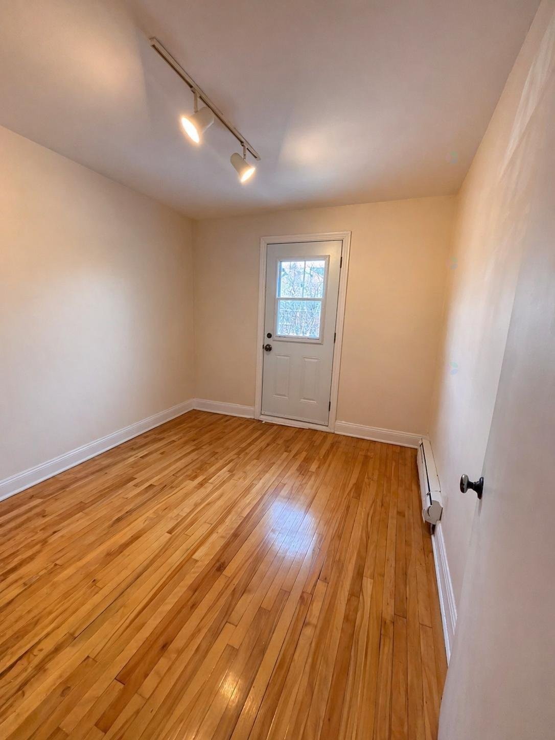 









5140

 - 5142


Av. Bessborough

,
Montréal (Côte-des-Neiges/Notre-Dame-de-Grâce),




QC
H4V2S4

