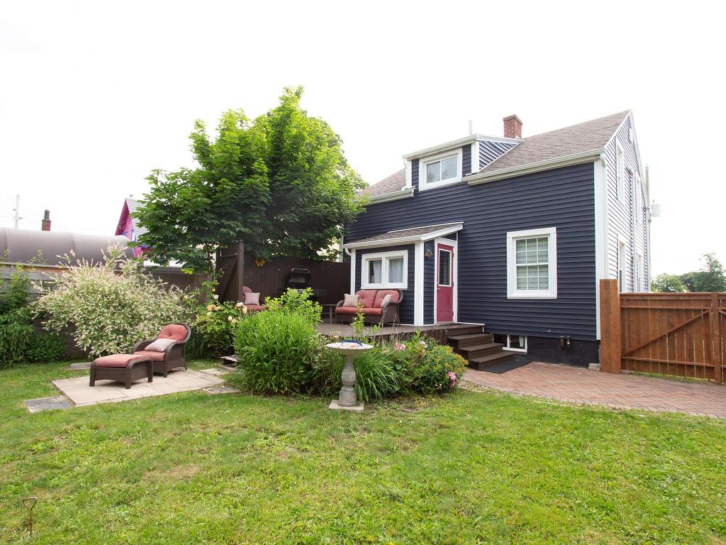 












62 RUSSELL

,
Summerside,




PE
C1N 2T6

