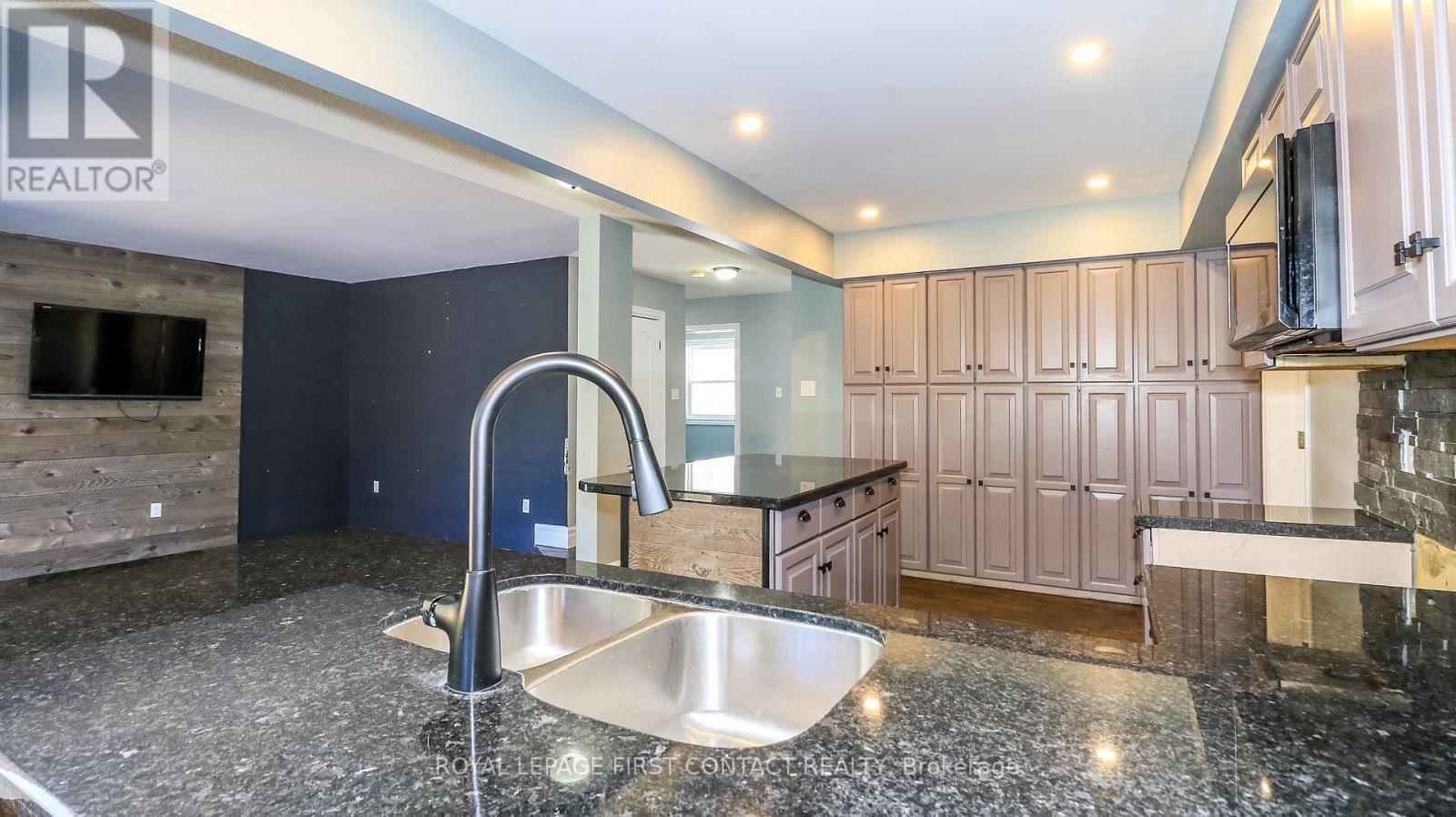 












602 SCARLETT LINE

,
Springwater,




Ontario
L0L1V0

