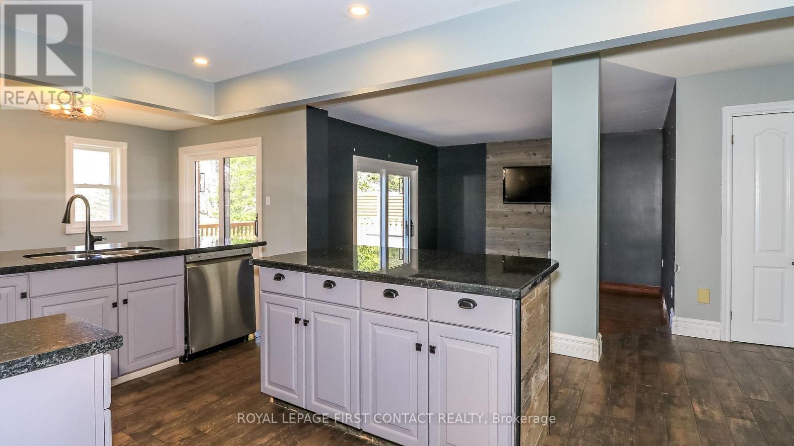 












602 SCARLETT LINE

,
Springwater,




Ontario
L0L1V0


