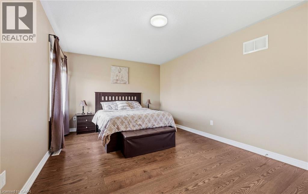 












476 NAIRN Circle

,
Milton,




Ontario
L9T8A7

