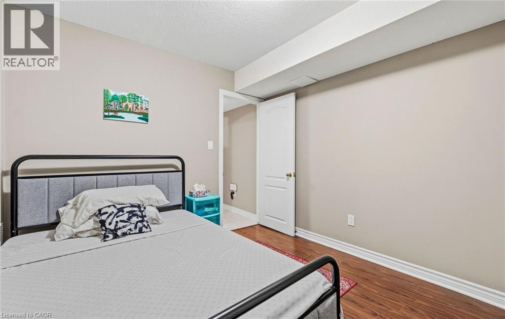 












476 NAIRN Circle

,
Milton,




Ontario
L9T8A7


