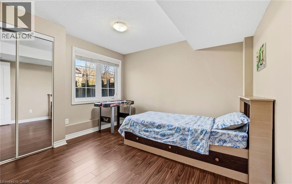 












476 NAIRN Circle

,
Milton,




Ontario
L9T8A7

