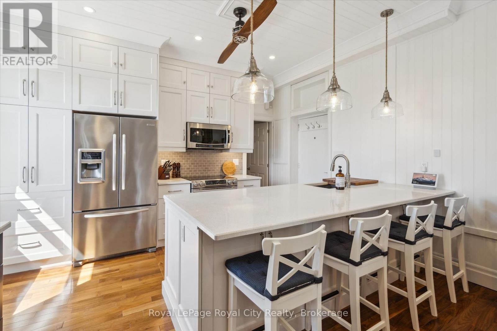












202 & 206 - 12 BIGWIN ISLAND

,
Lake of Bays (Franklin),




Ontario
P0B1A0

