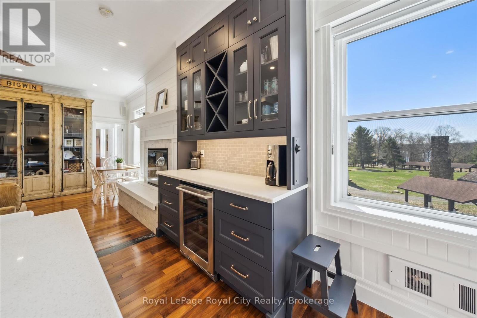












202 & 206 - 12 BIGWIN ISLAND

,
Lake of Bays (Franklin),




Ontario
P0B1A0

