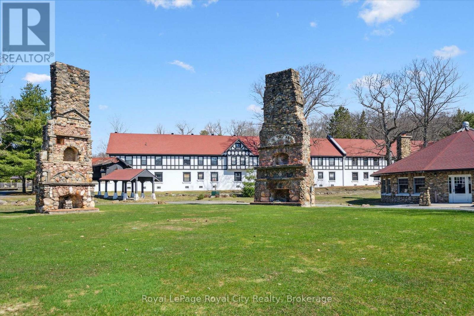 












202 & 206 - 12 BIGWIN ISLAND

,
Lake of Bays (Franklin),




Ontario
P0B1A0

