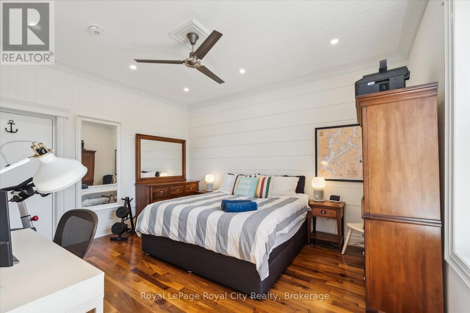 












202 & 206 - 12 BIGWIN ISLAND

,
Lake of Bays (Franklin),




Ontario
P0B1A0

