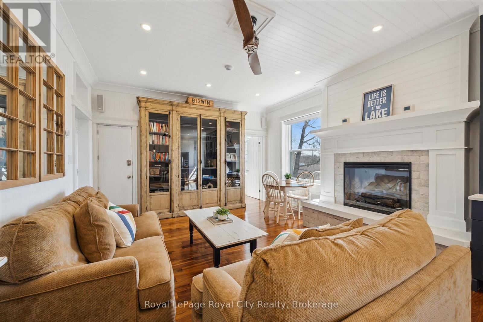 












202 & 206 - 12 BIGWIN ISLAND

,
Lake of Bays (Franklin),




Ontario
P0B1A0

