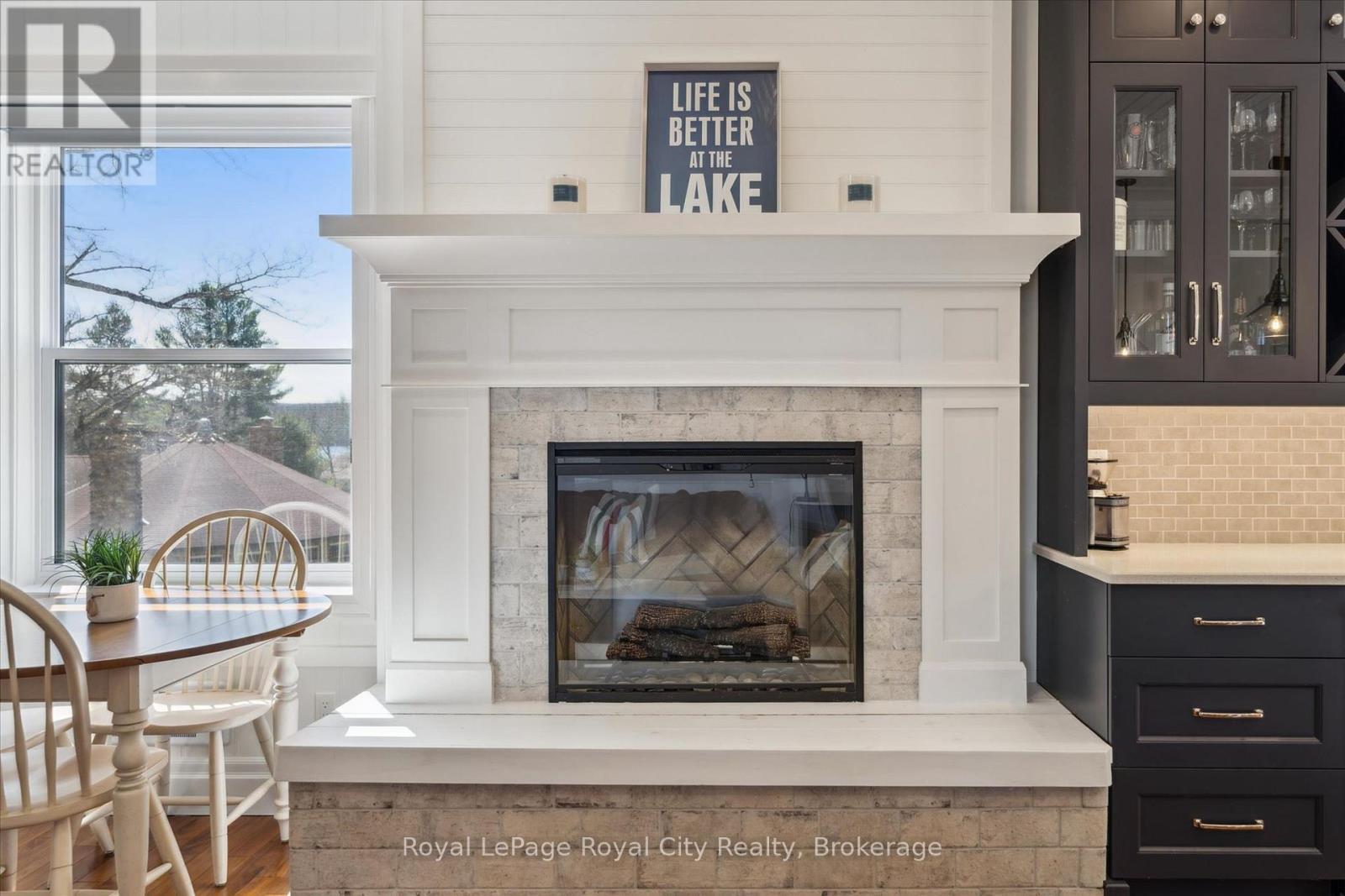 












202 & 206 - 12 BIGWIN ISLAND

,
Lake of Bays (Franklin),




Ontario
P0B1A0

