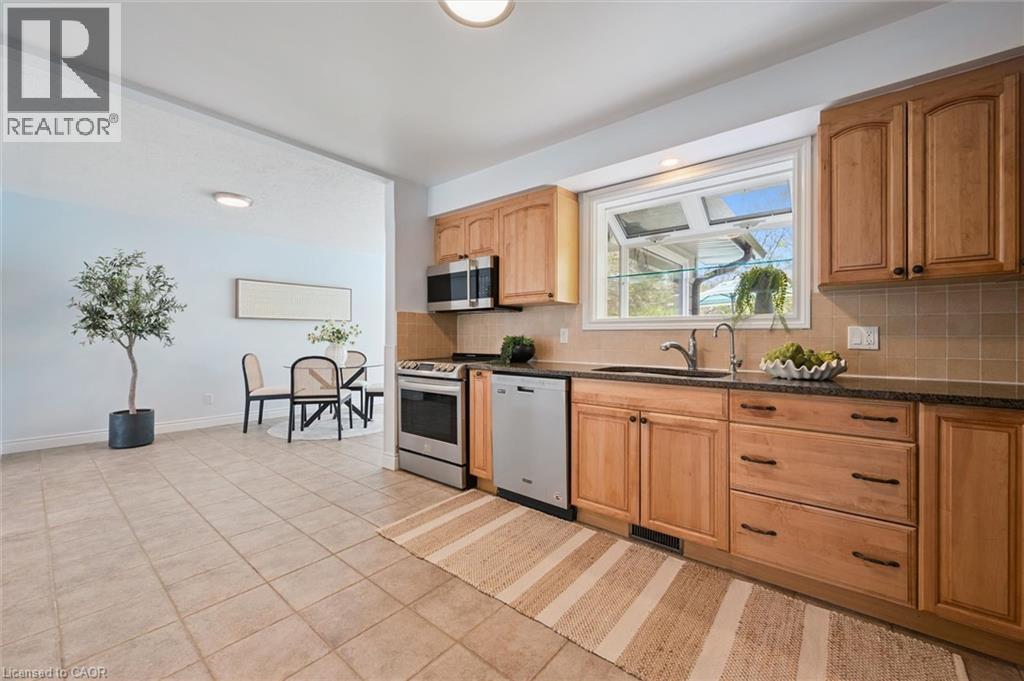 












176 WOODVILLE Place

,
Waterloo,




Ontario
N2L4W9

