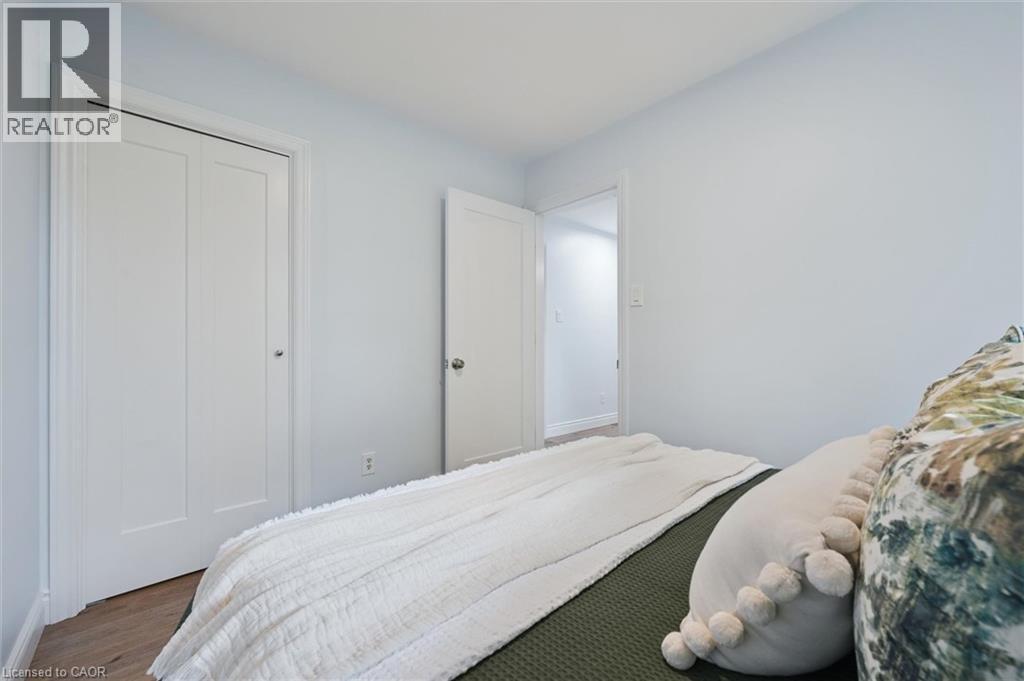 












176 WOODVILLE Place

,
Waterloo,




Ontario
N2L4W9

