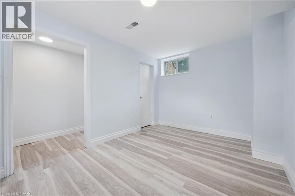 












176 WOODVILLE Place

,
Waterloo,




Ontario
N2L4W9

