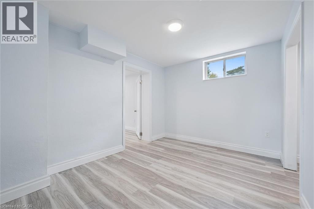 












176 WOODVILLE Place

,
Waterloo,




Ontario
N2L4W9

