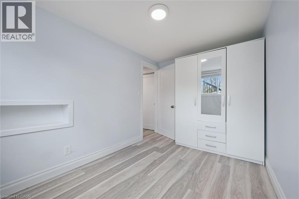 












176 WOODVILLE Place

,
Waterloo,




Ontario
N2L4W9

