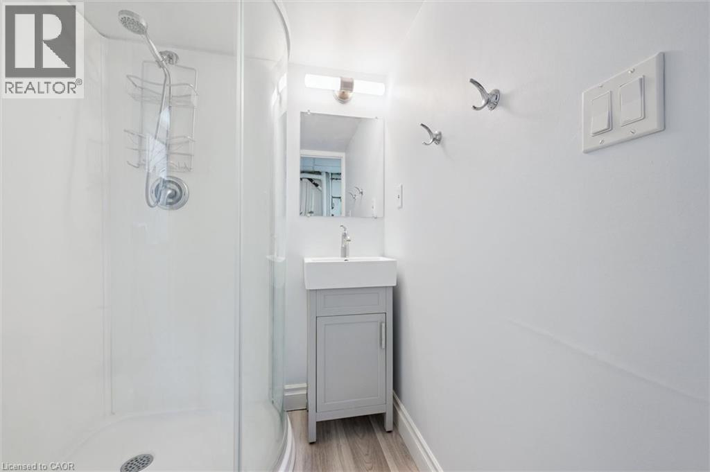 












176 WOODVILLE Place

,
Waterloo,




Ontario
N2L4W9

