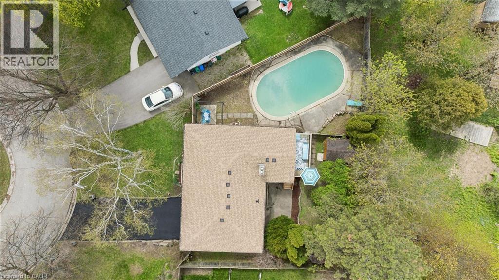 












176 WOODVILLE Place

,
Waterloo,




Ontario
N2L4W9

