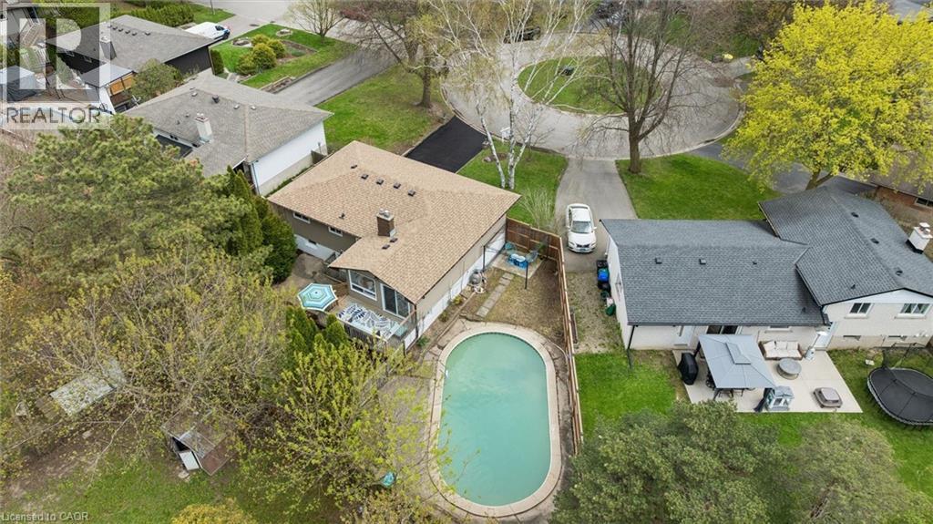 












176 WOODVILLE Place

,
Waterloo,




Ontario
N2L4W9

