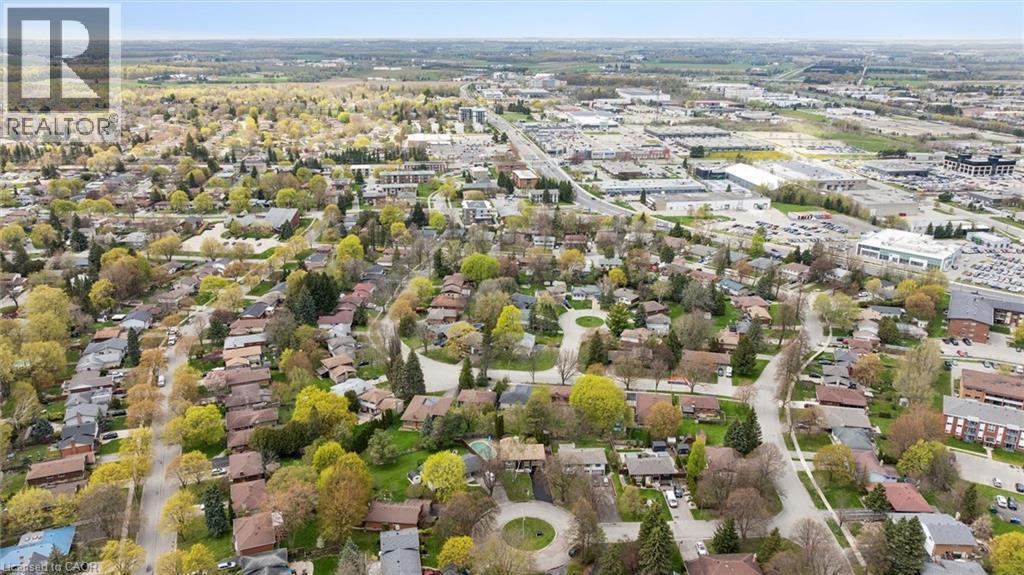 












176 WOODVILLE Place

,
Waterloo,




Ontario
N2L4W9

