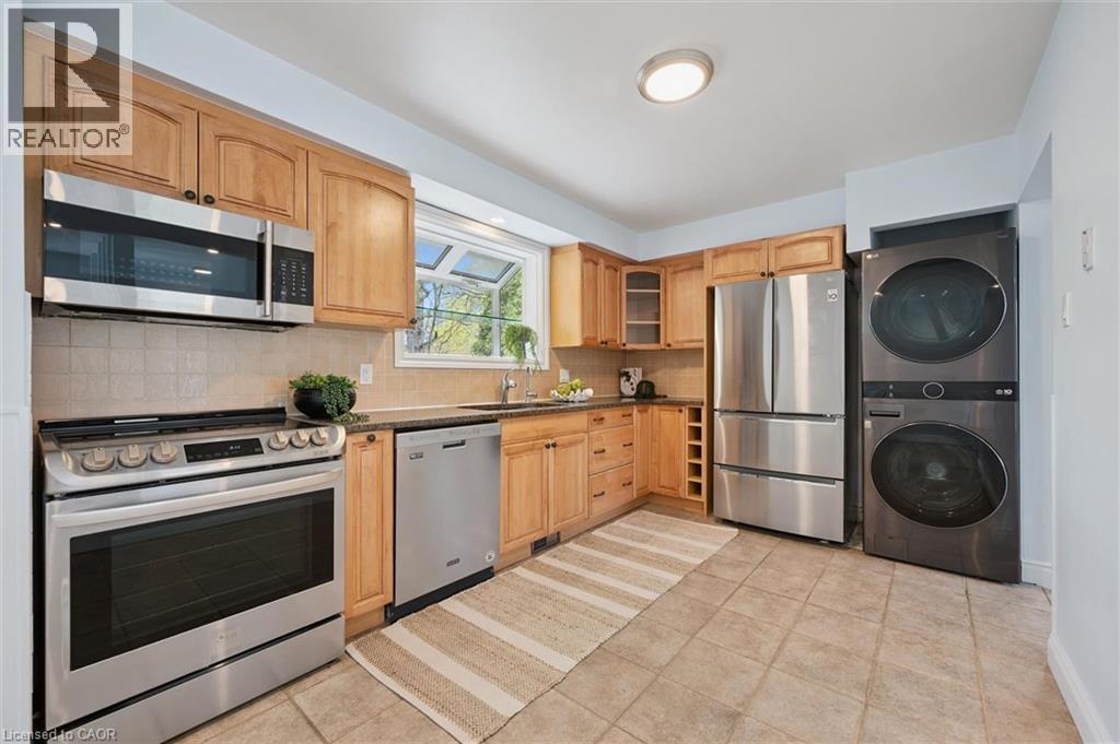 












176 WOODVILLE Place

,
Waterloo,




Ontario
N2L4W9

