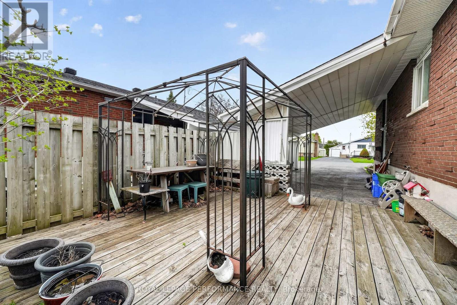 












3205 DUVAL AVENUE

,
Cornwall,




Ontario
K6K1C3

