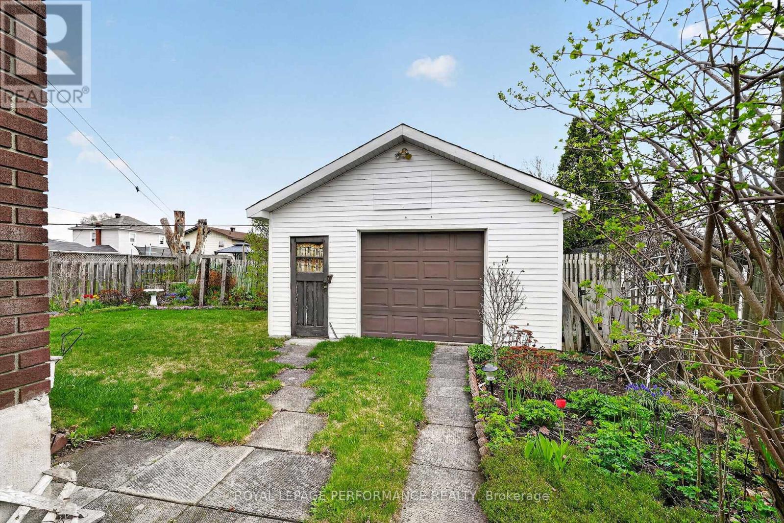 












3205 DUVAL AVENUE

,
Cornwall,




Ontario
K6K1C3

