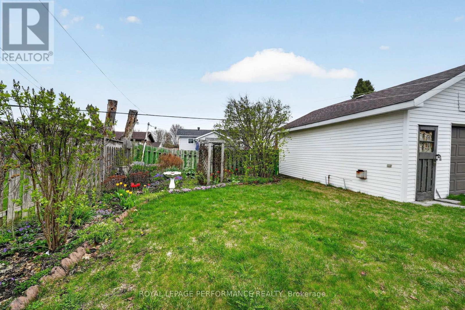 












3205 DUVAL AVENUE

,
Cornwall,




Ontario
K6K1C3

