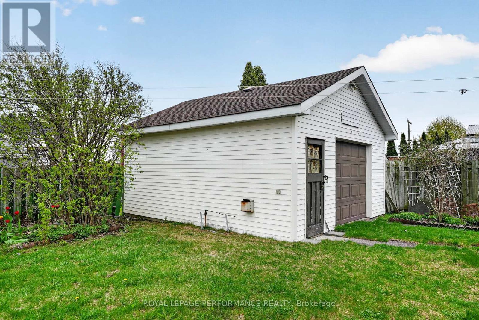 












3205 DUVAL AVENUE

,
Cornwall,




Ontario
K6K1C3

