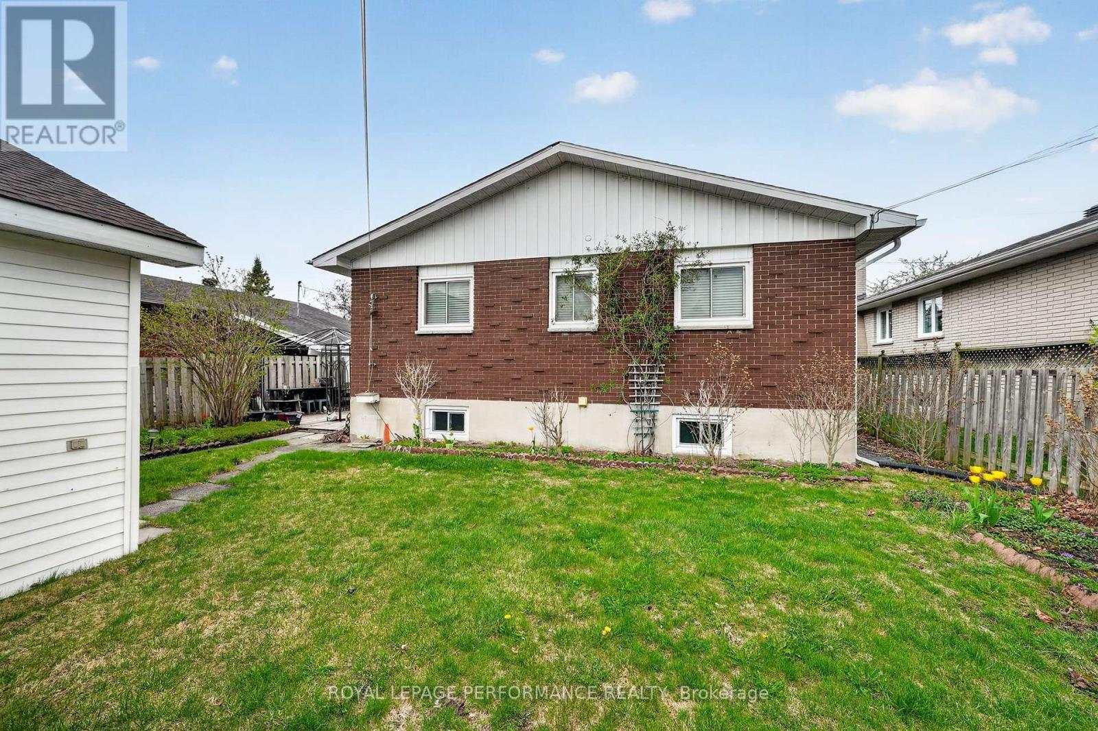 












3205 DUVAL AVENUE

,
Cornwall,




Ontario
K6K1C3

