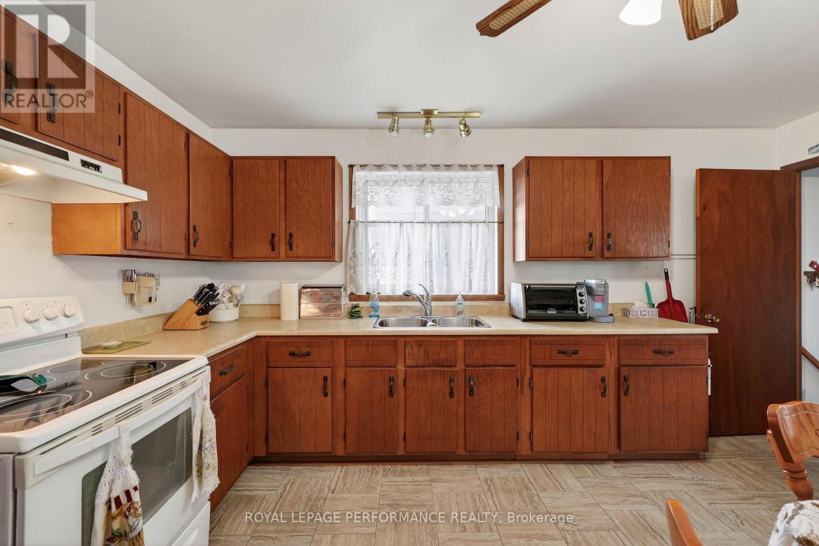 












3205 DUVAL AVENUE

,
Cornwall,




Ontario
K6K1C3


