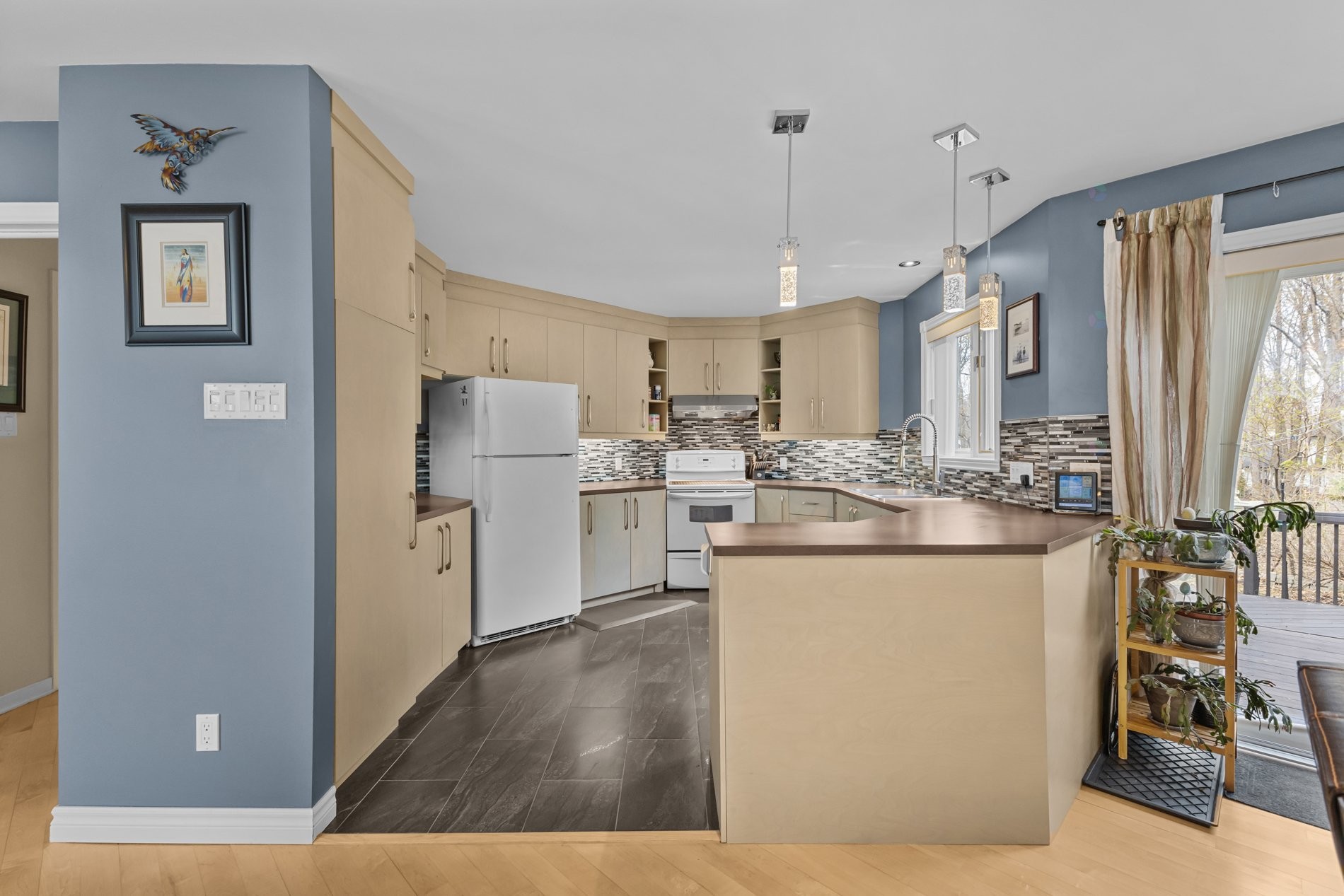 









1181


37e Avenue

,
Laval (Fabreville),




QC
H7R4W3


