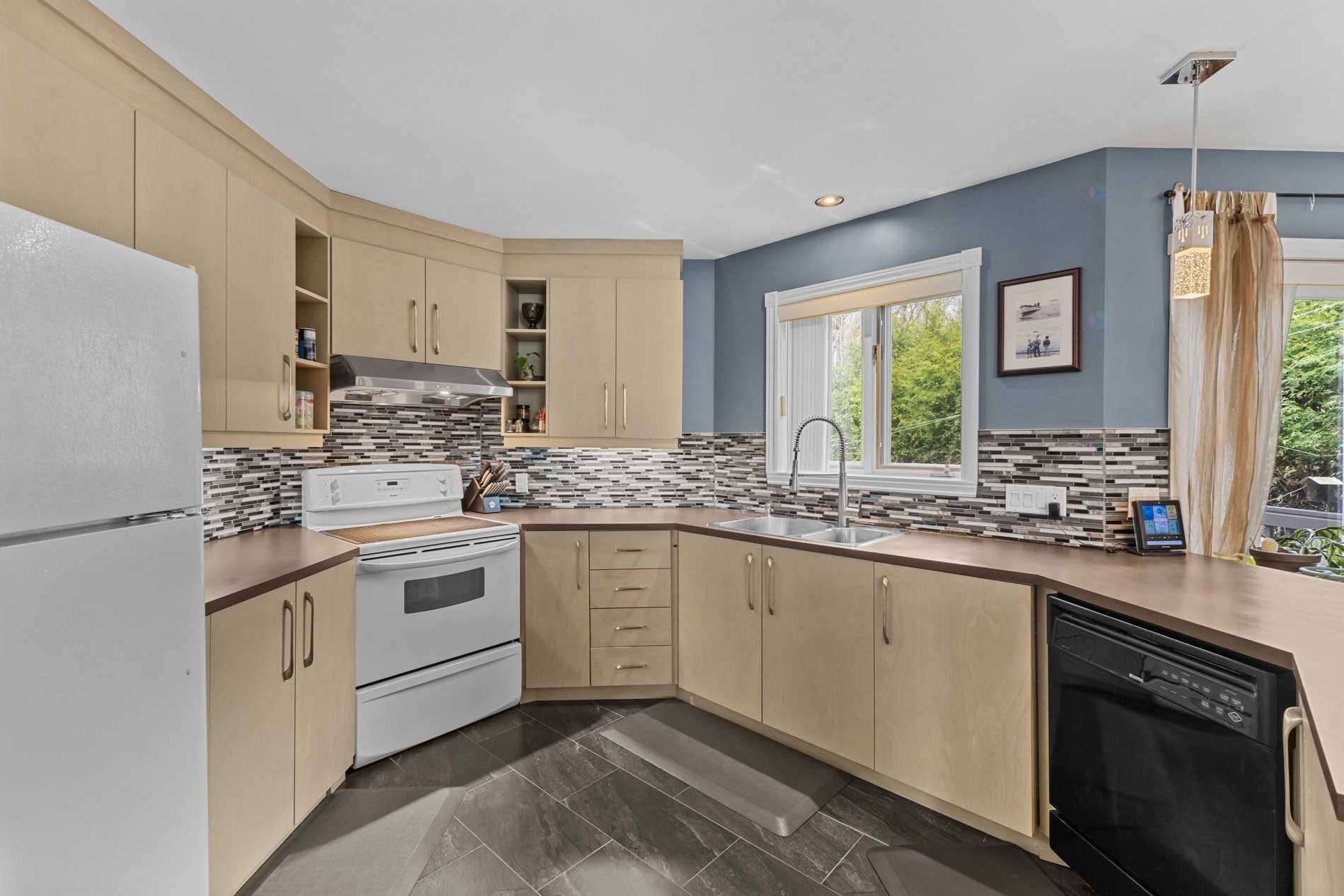 









1181


37e Avenue

,
Laval (Fabreville),




QC
H7R4W3

