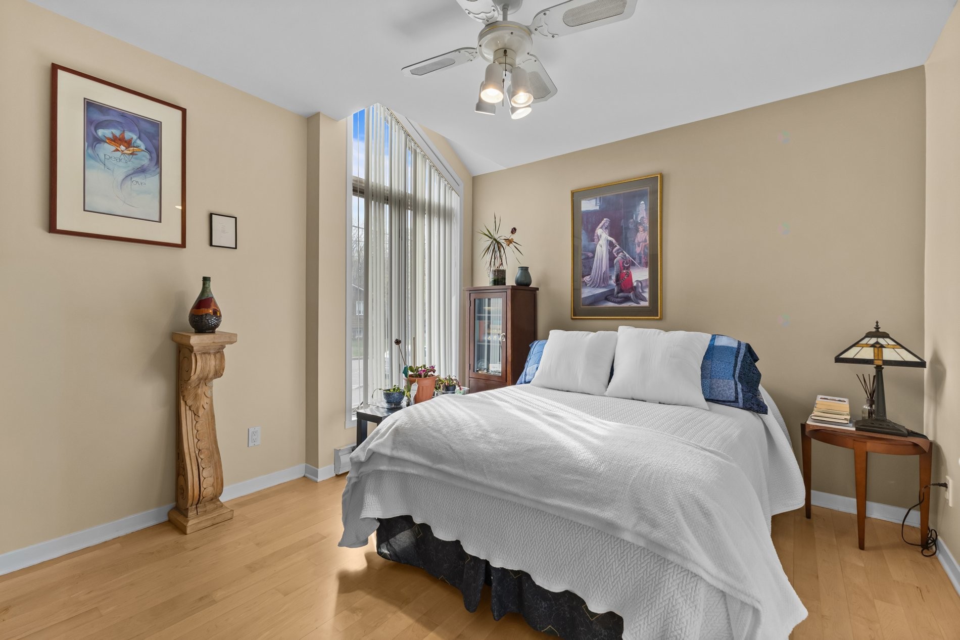 









1181


37e Avenue

,
Laval (Fabreville),




QC
H7R4W3

