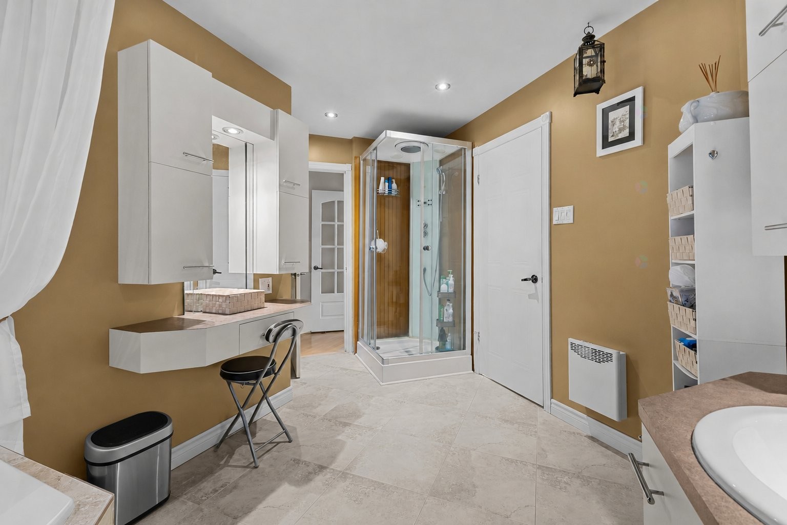 









1181


37e Avenue

,
Laval (Fabreville),




QC
H7R4W3

