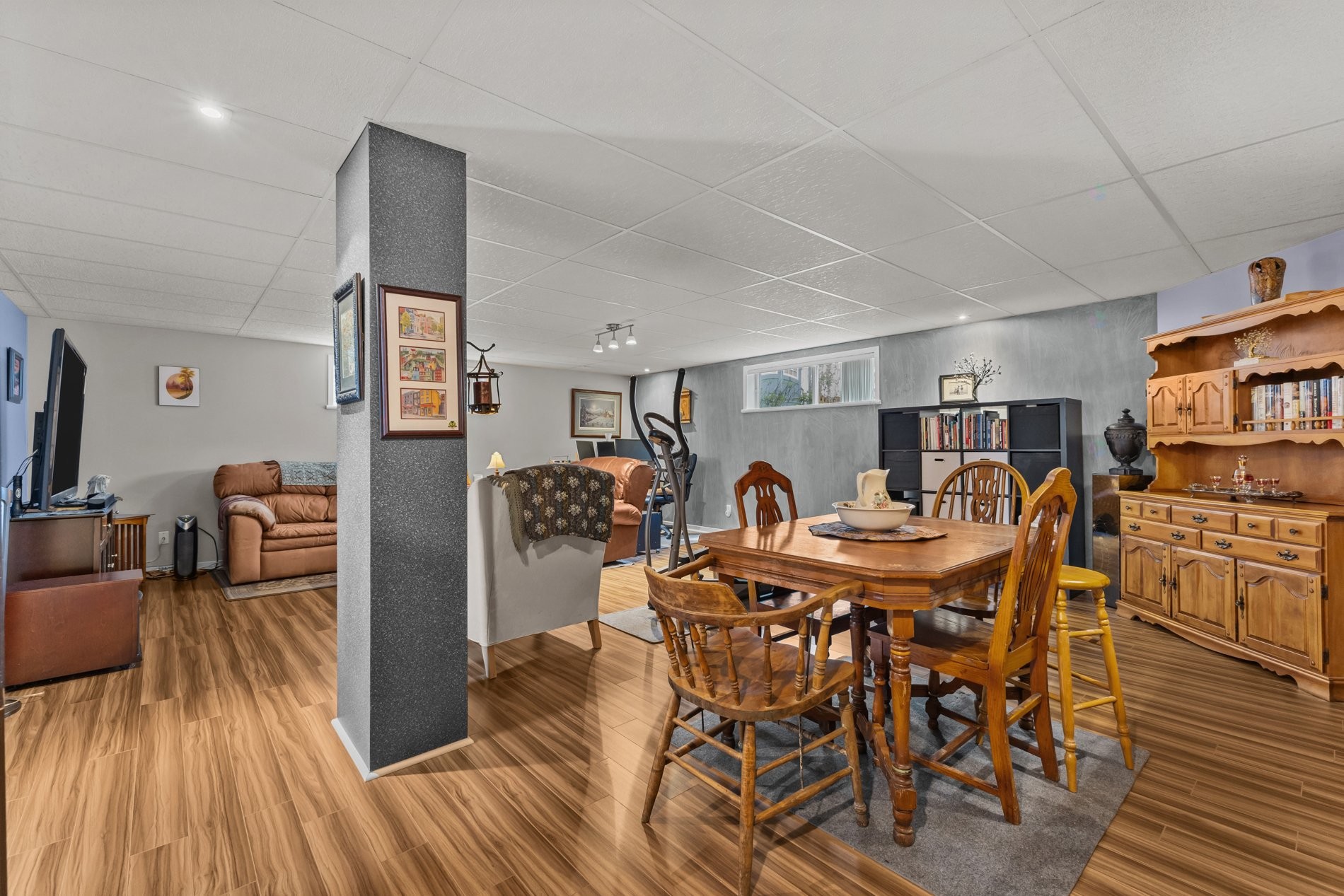 









1181


37e Avenue

,
Laval (Fabreville),




QC
H7R4W3

