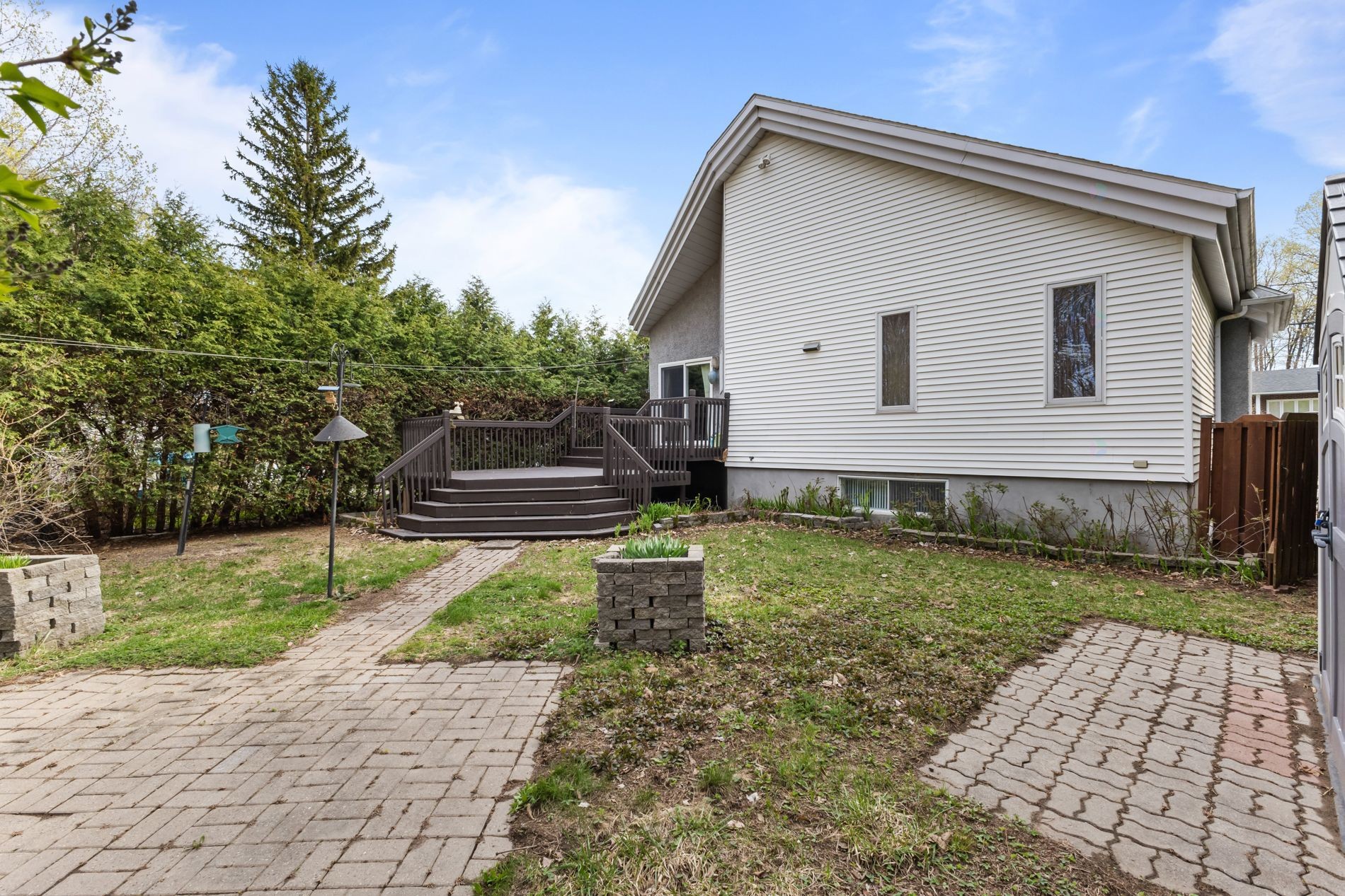 









1181


37e Avenue

,
Laval (Fabreville),




QC
H7R4W3

