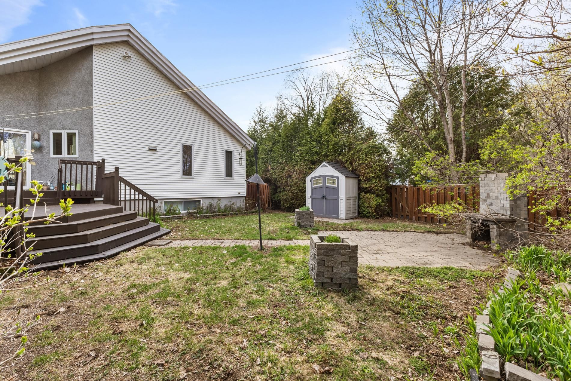 









1181


37e Avenue

,
Laval (Fabreville),




QC
H7R4W3

