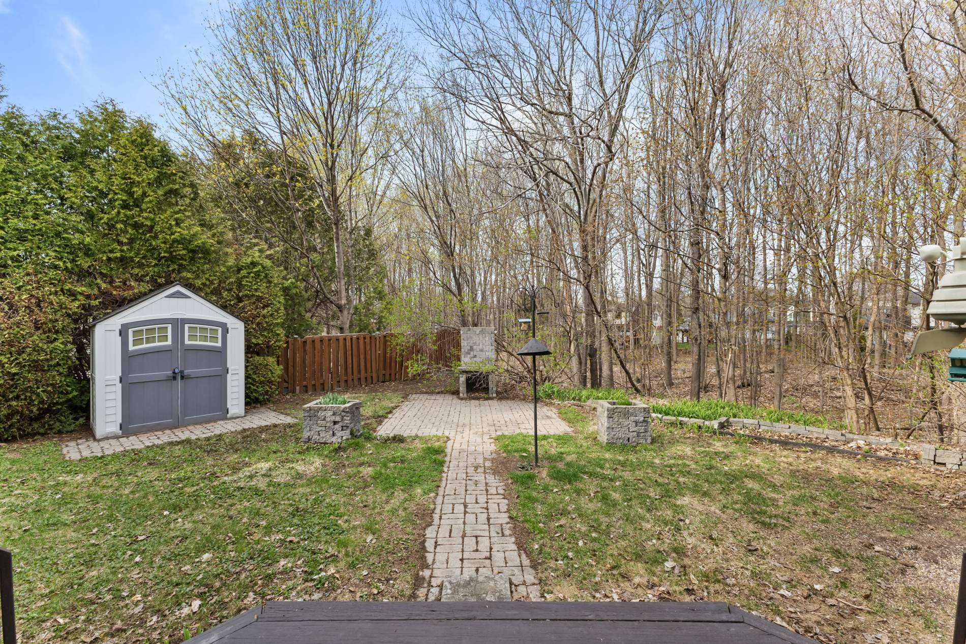 









1181


37e Avenue

,
Laval (Fabreville),




QC
H7R4W3

