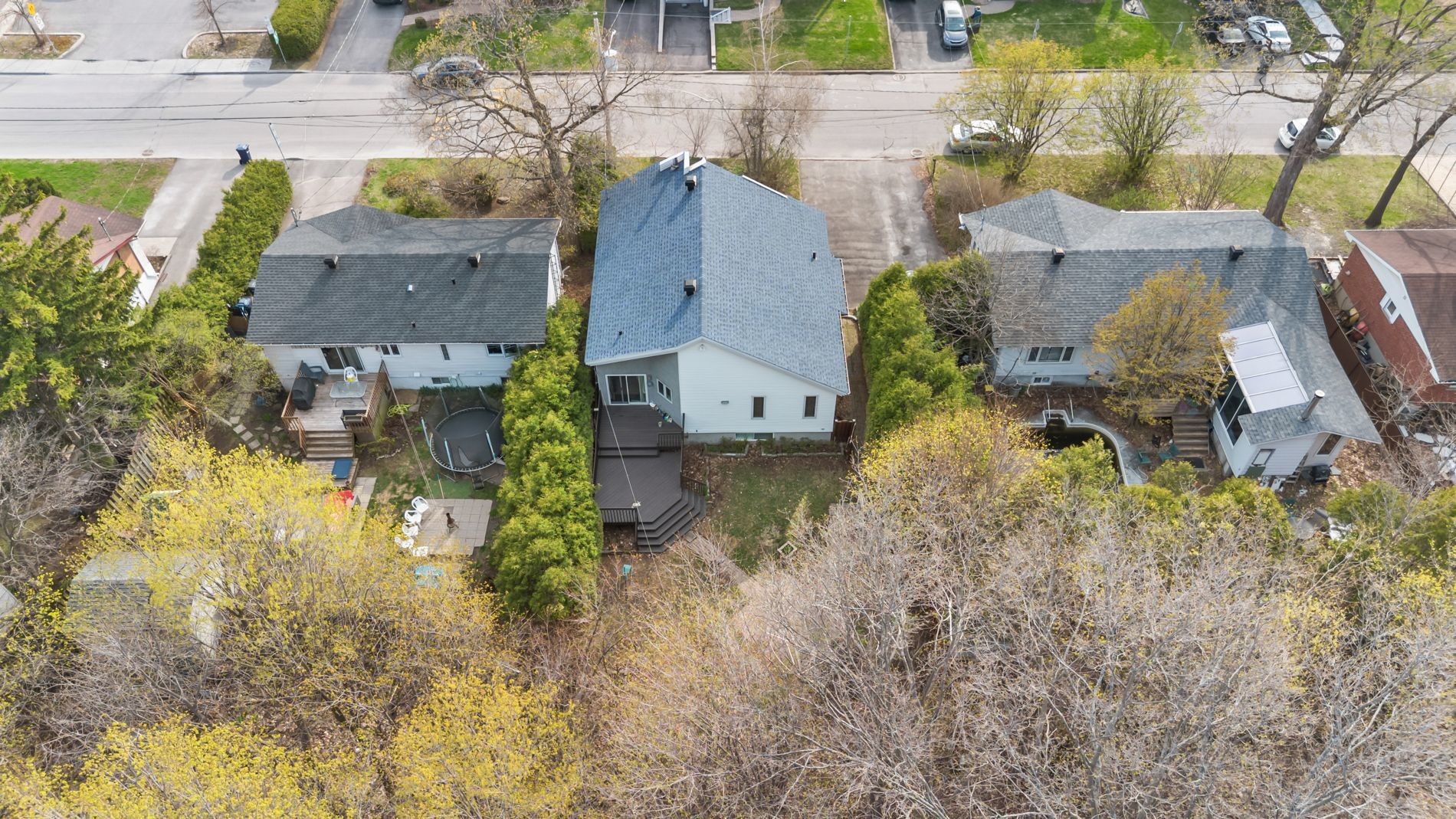 









1181


37e Avenue

,
Laval (Fabreville),




QC
H7R4W3


