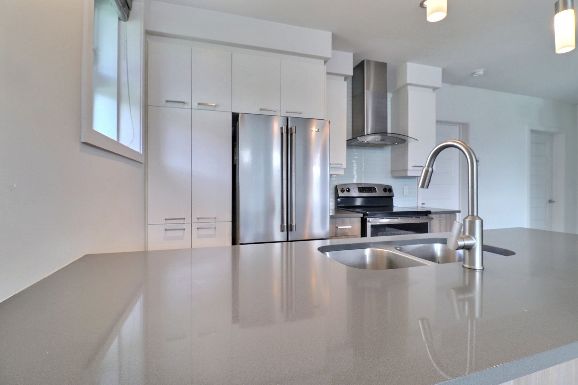 









215


Rue de Dublin

, 1,
Gatineau (Aylmer),




QC
J9J1N8

